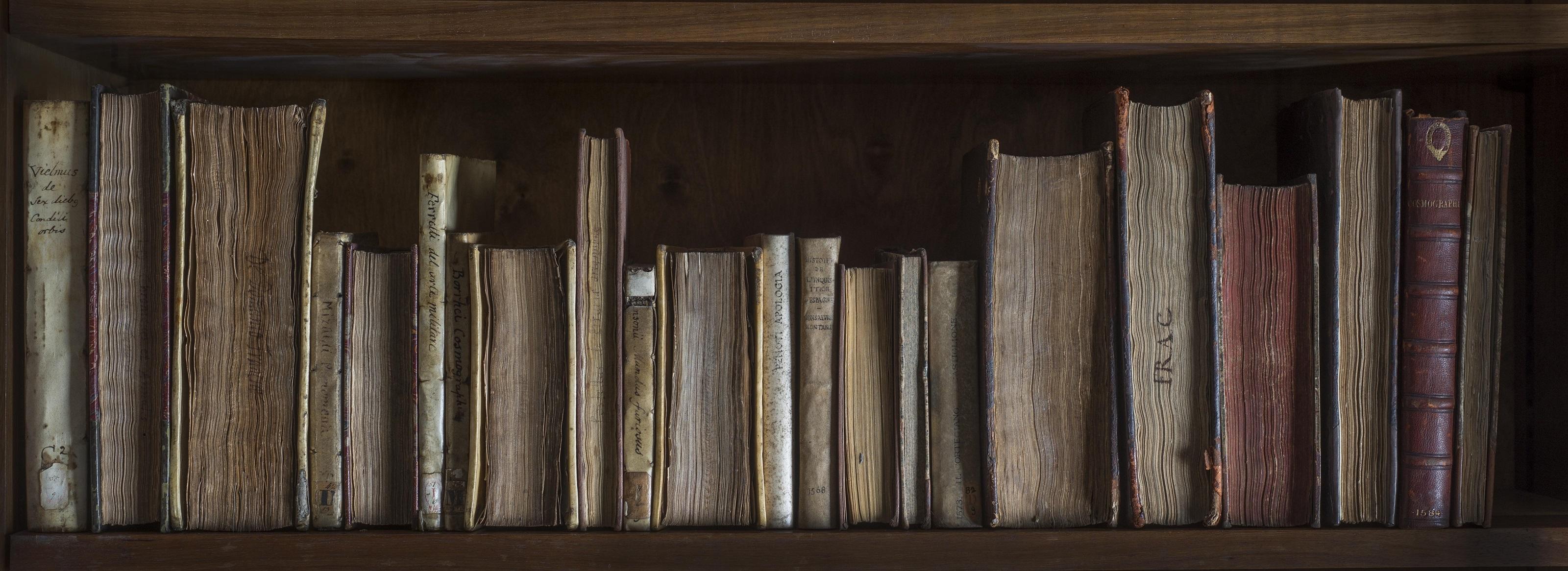 A shelf of books from John Dee’s library. © Royal College of Physicians / John Chase